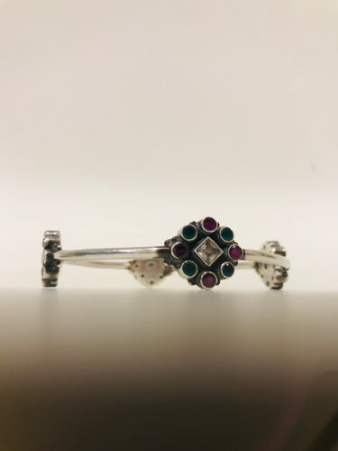 Cutstone Silver Bangle